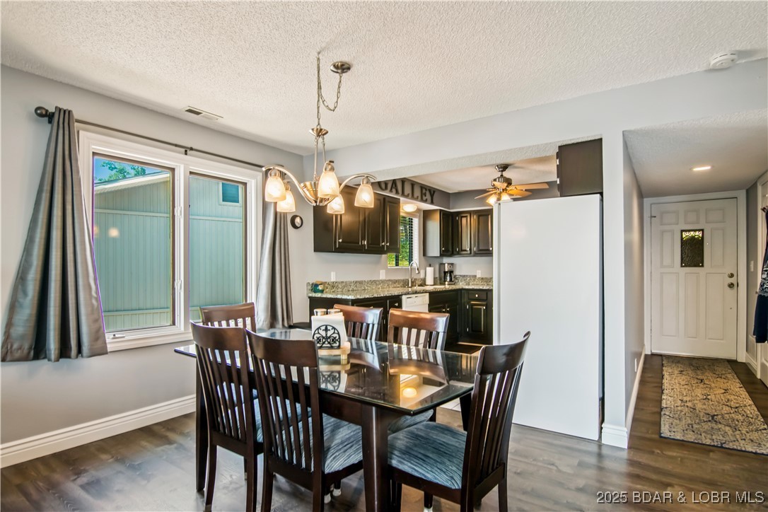 889 Malibu Road, Unit 63 Osage Beach, MO 65065 - Photo 17 of 47 The dining area is open and cozy.