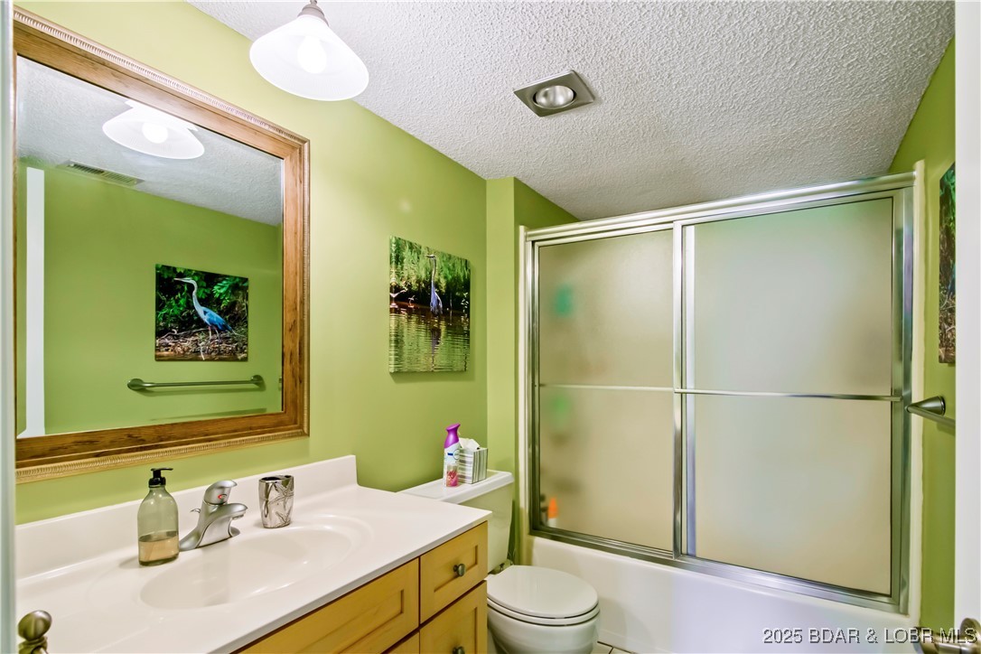 889 Malibu Road, Unit 63 Osage Beach, MO 65065 - Photo 32 of 47 Shared hallway bathroom