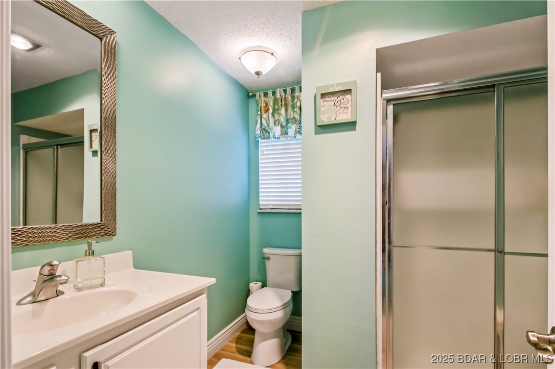 889 Malibu Road, Unit 63 Osage Beach, MO 65065 - Photo 33 of 47 Primary bathroom