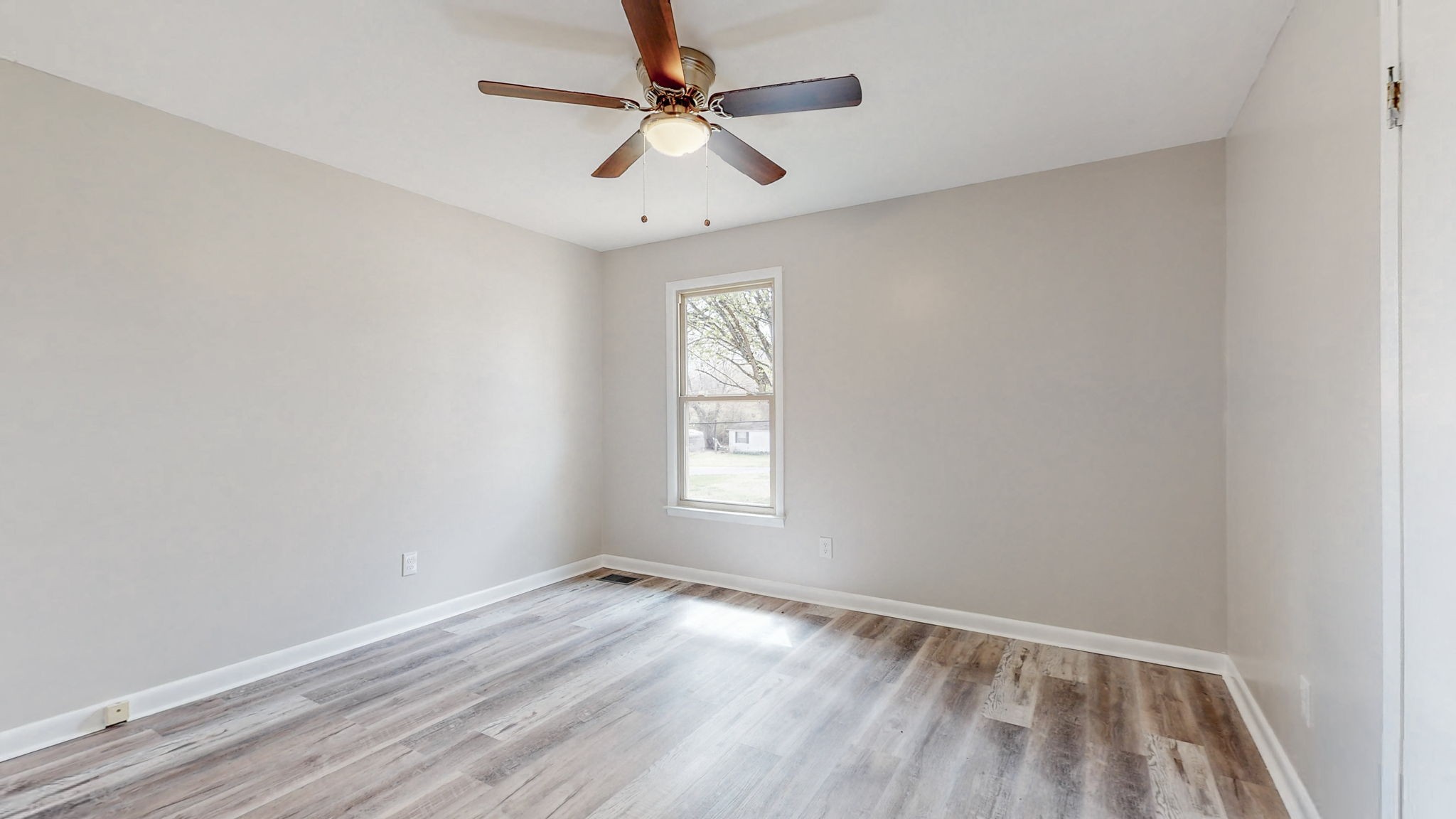 102 East Prospect Road Fayetteville, TN 37334 - Photo 18 of 32 an empty room with a window and a ceiling fan