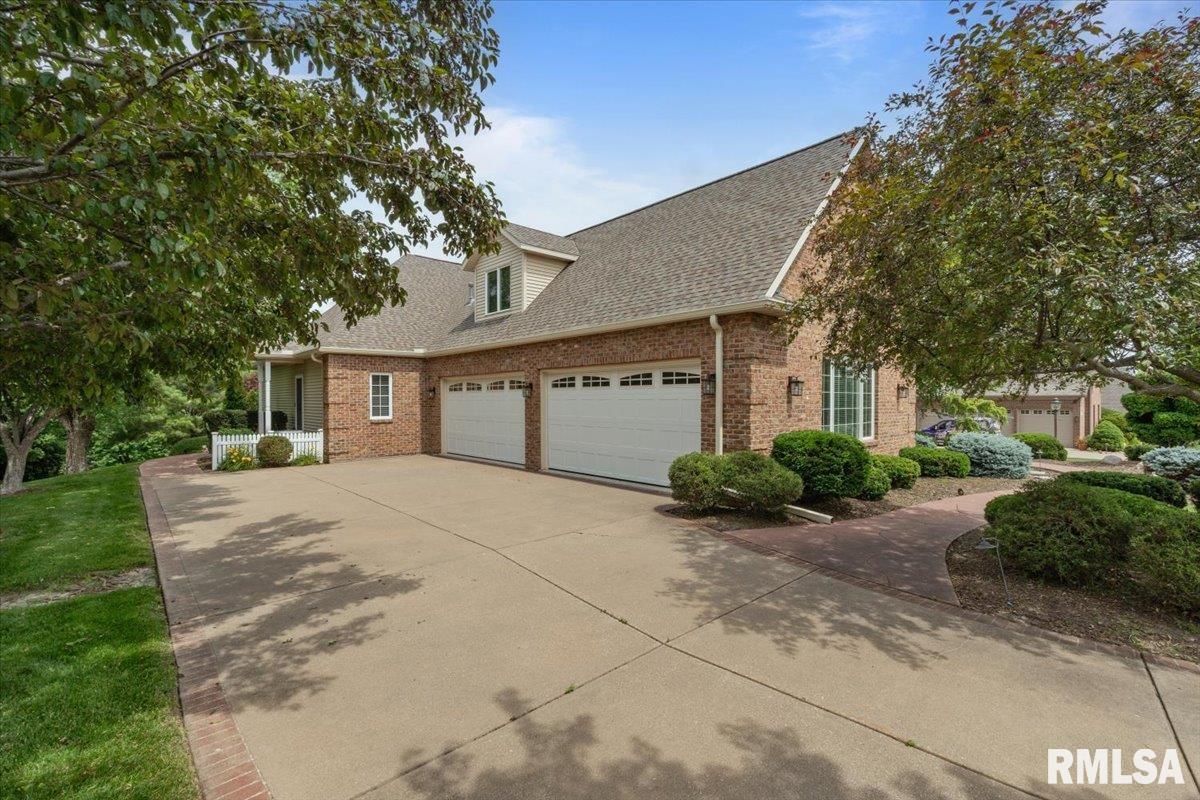 5985 Eagle Ridge Road Bettendorf, IA 52722 - Photo 2 of 69