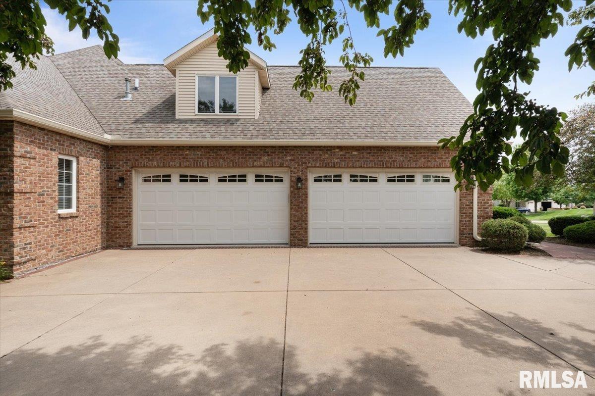 5985 Eagle Ridge Road Bettendorf, IA 52722 - Photo 3 of 69