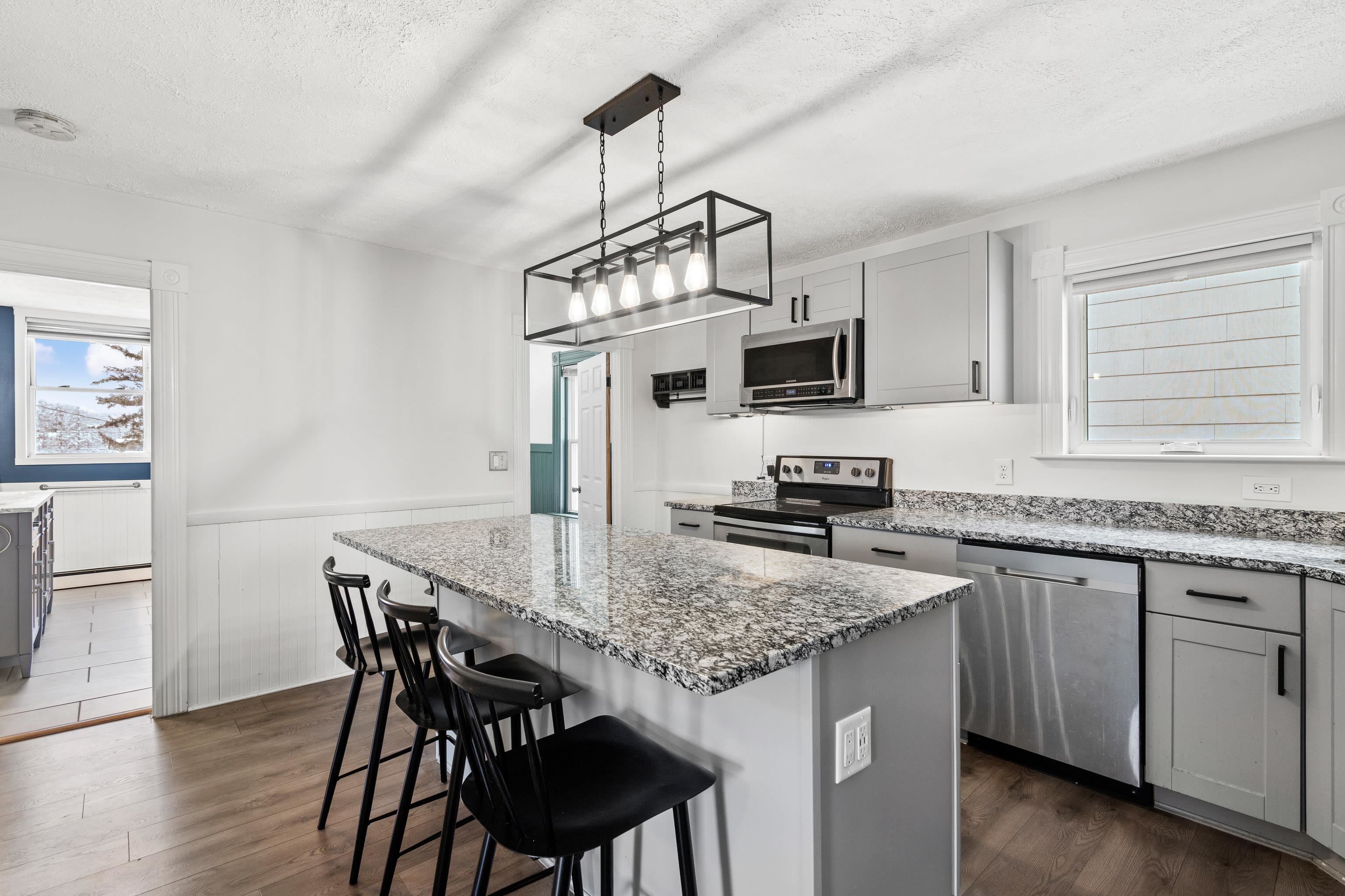 106 Bismark Street Manchester, NH 03102 - Photo 14 of 40