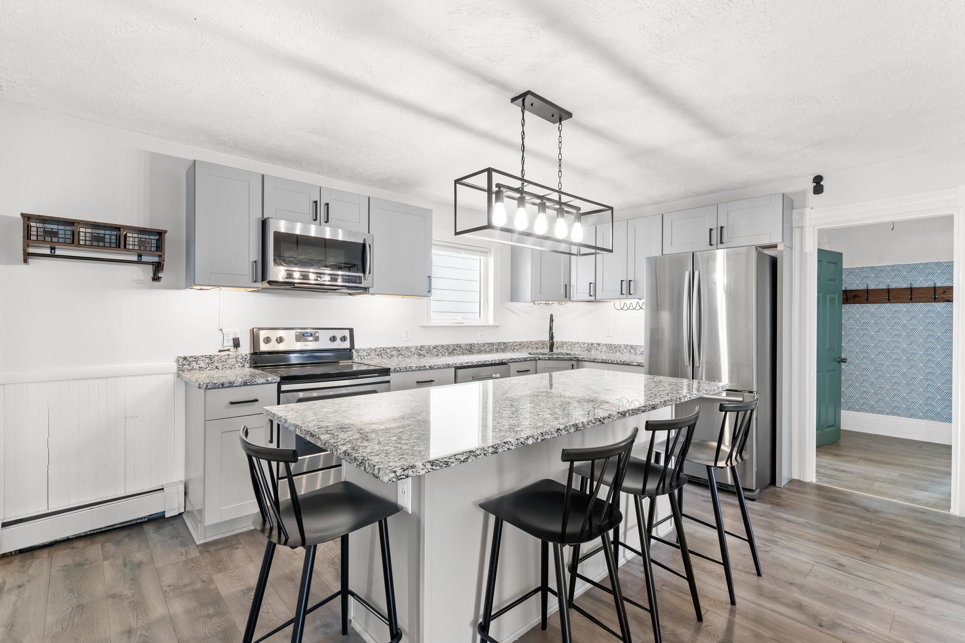 106 Bismark Street Manchester, NH 03102 - Photo 15 of 40