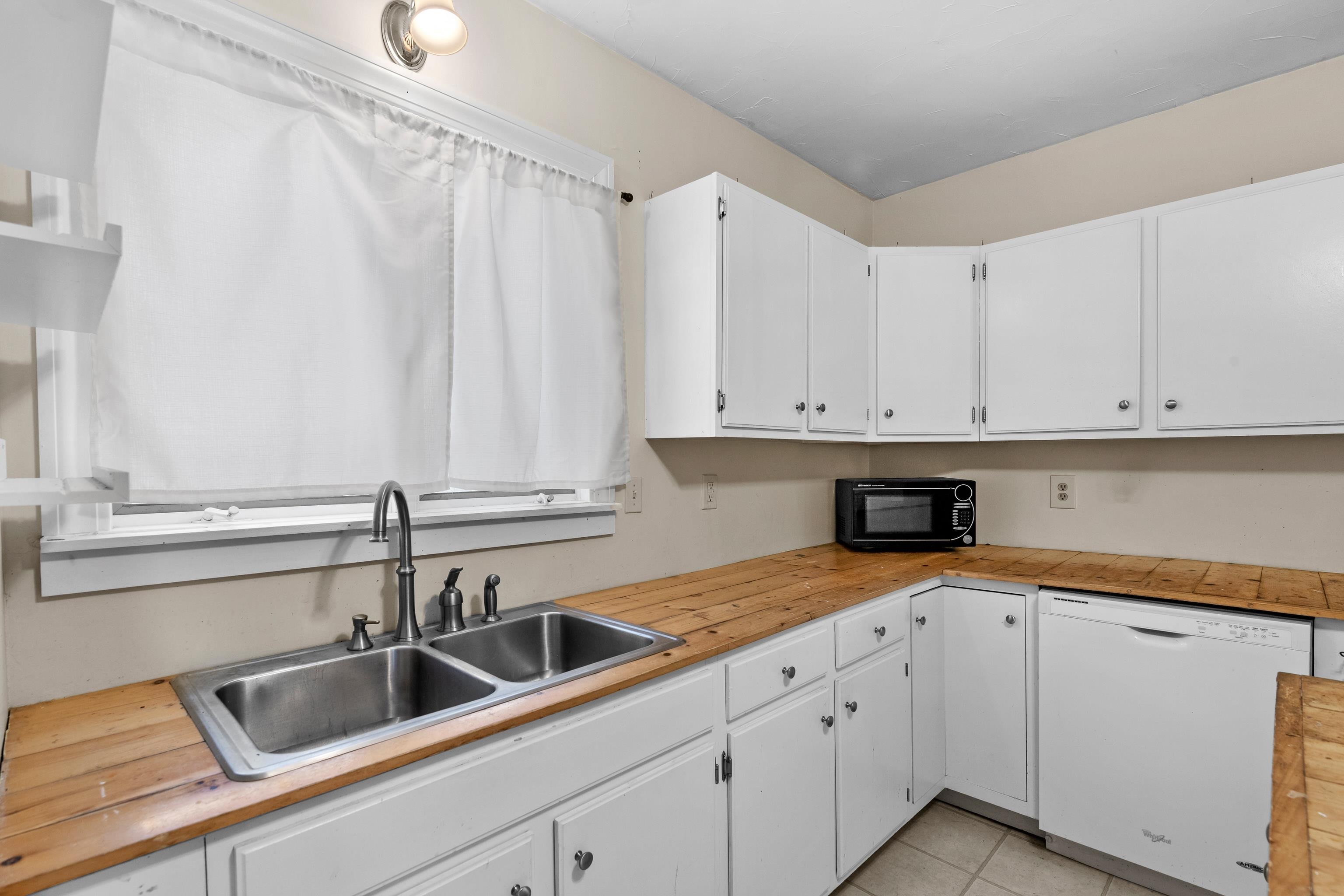 106 Bismark Street Manchester, NH 03102 - Photo 3 of 40