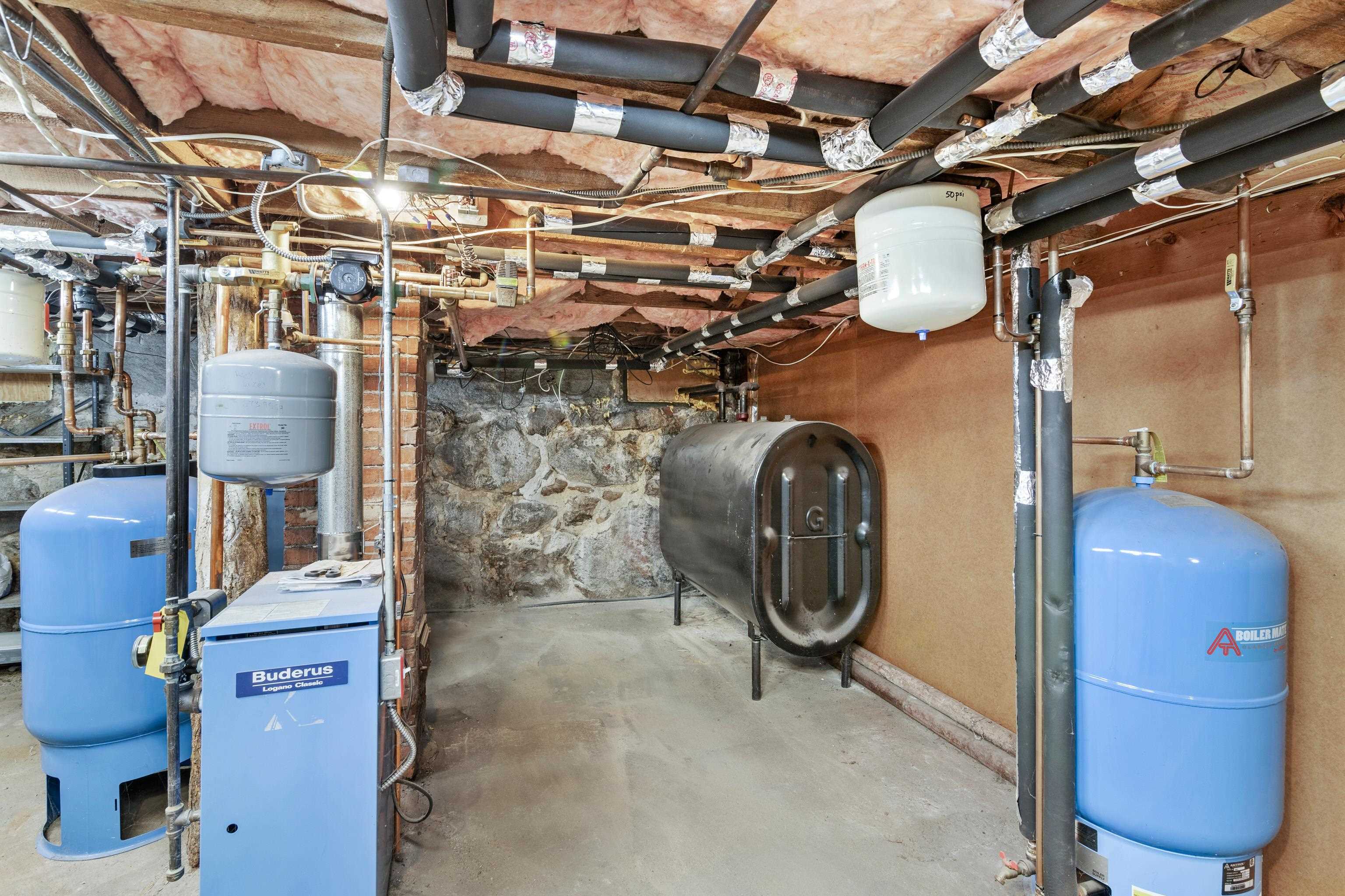 106 Bismark Street Manchester, NH 03102 - Photo 32 of 40