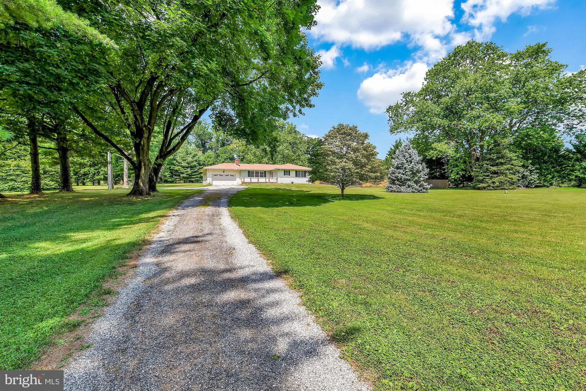 12814 Dover Road Reisterstown, MD 21136 - Photo 2 of 28 Driveway