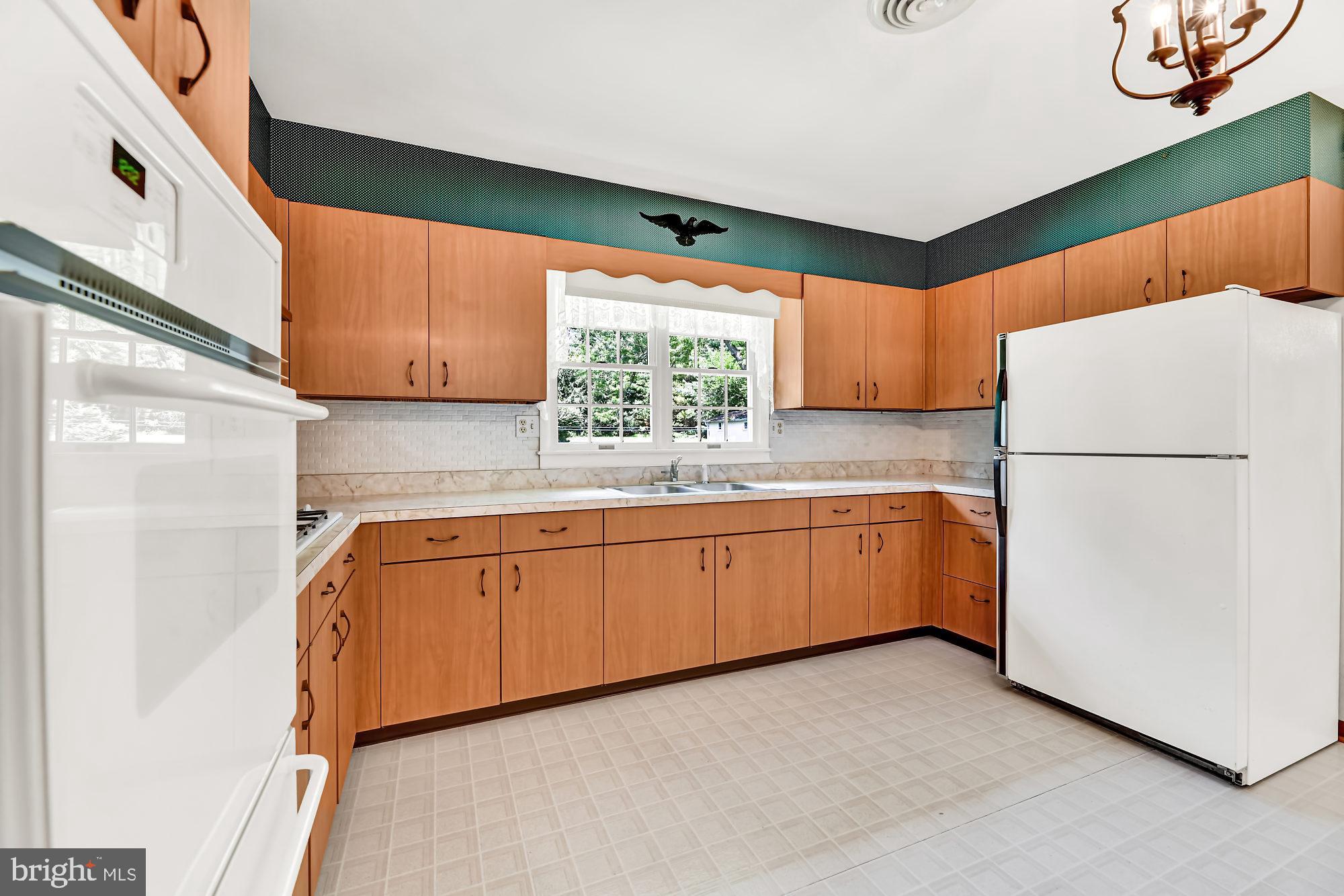 12814 Dover Road Reisterstown, MD 21136 - Photo 11 of 28 Kitchen