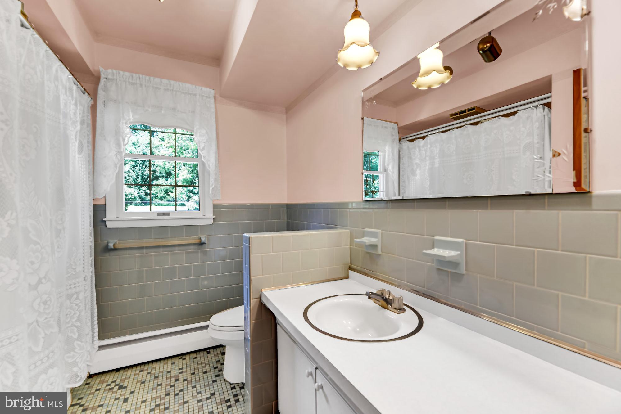 12814 Dover Road Reisterstown, MD 21136 - Photo 20 of 28 Full Hall Bath