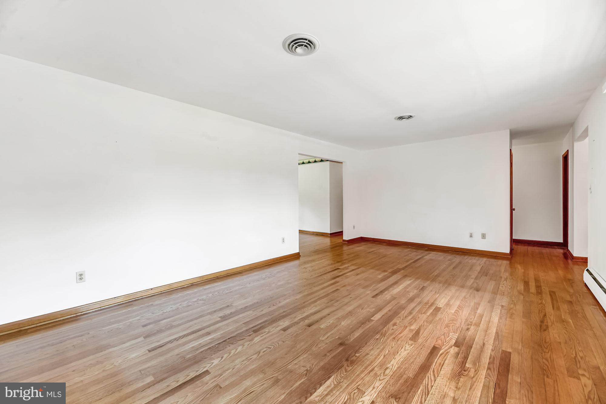 12814 Dover Road Reisterstown, MD 21136 - Photo 3 of 28 Living Room