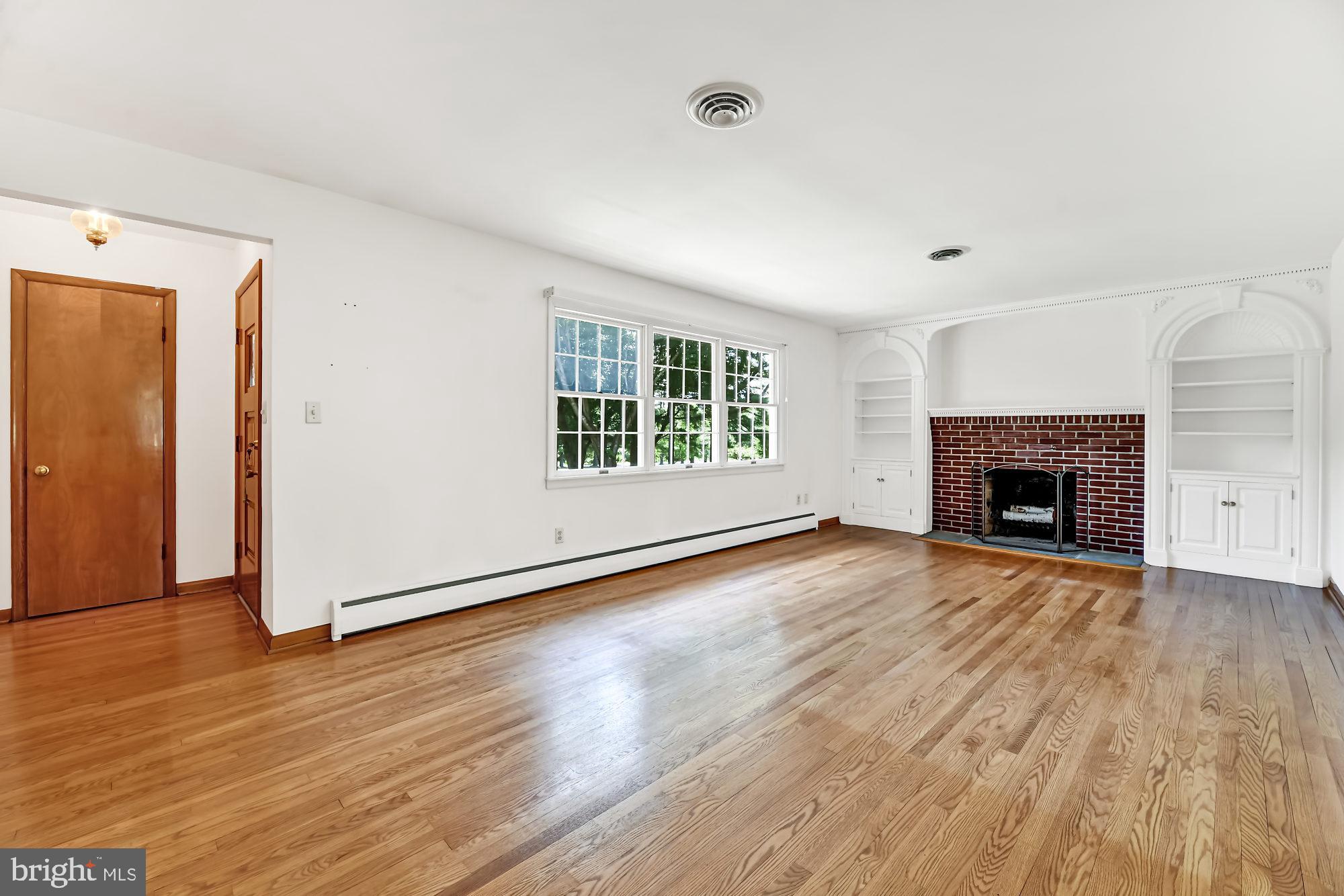 12814 Dover Road Reisterstown, MD 21136 - Photo 4 of 28 Living Room