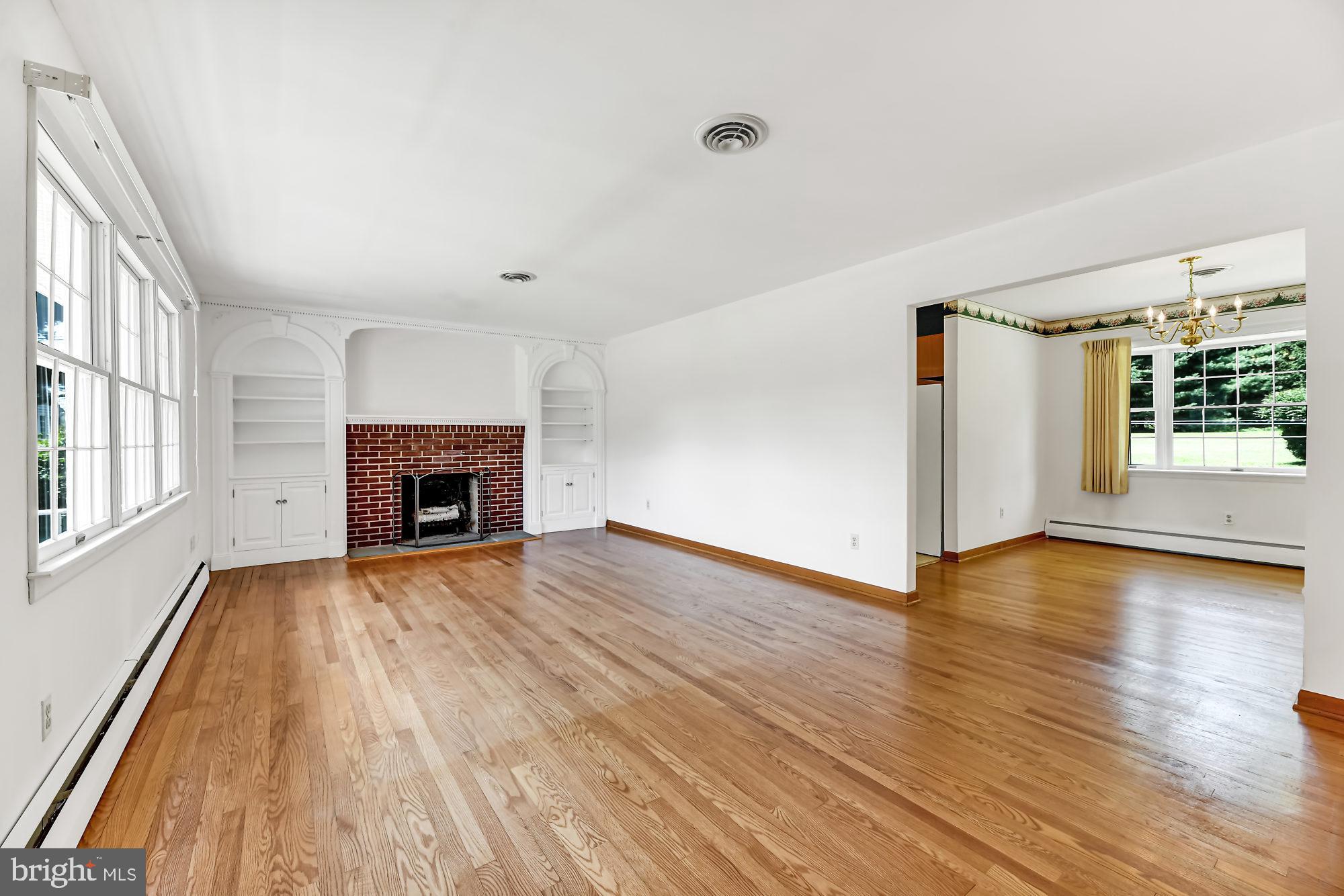 12814 Dover Road Reisterstown, MD 21136 - Photo 5 of 28 Fireplace and Built-ins