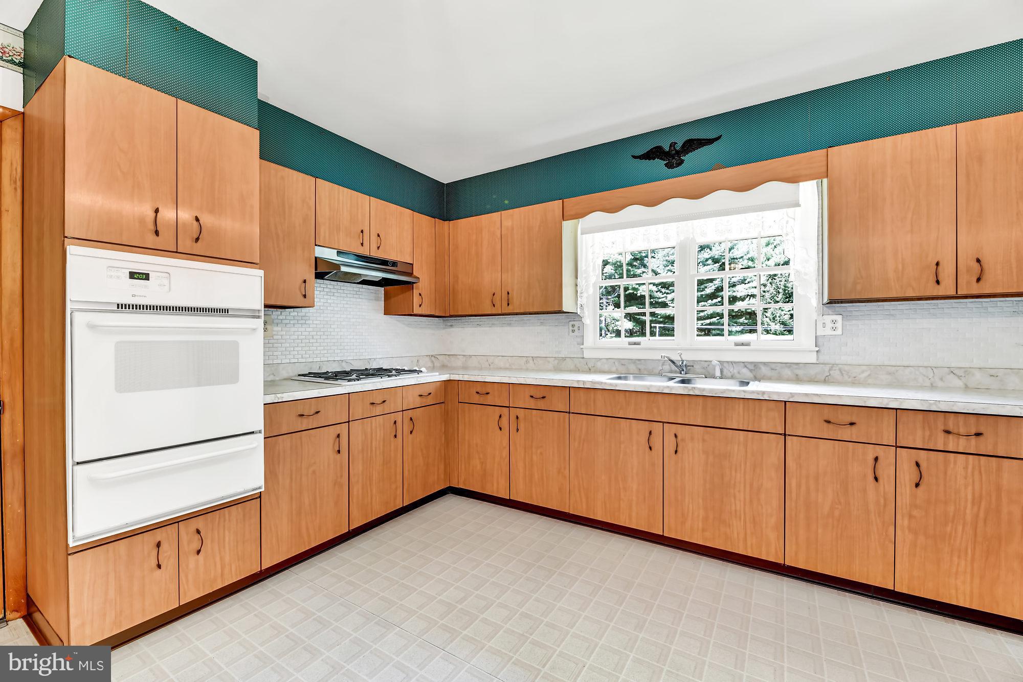 12814 Dover Road Reisterstown, MD 21136 - Photo 10 of 28 Kitchen