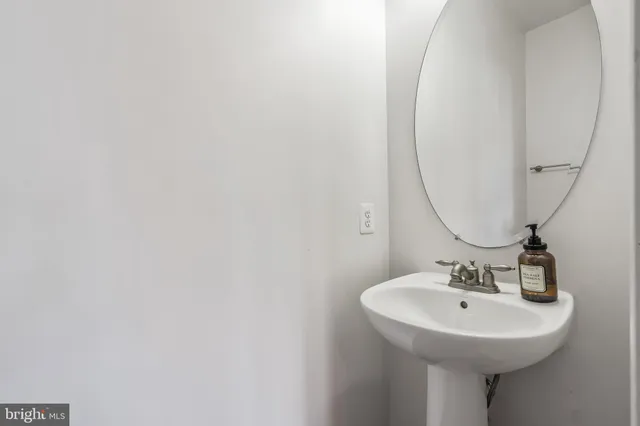 $3,100 | 13600 Salk Street, Unit 131, Herndon, VA 20171