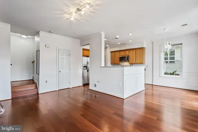 $3,100 | 13600 Salk Street, Unit 131, Herndon, VA 20171