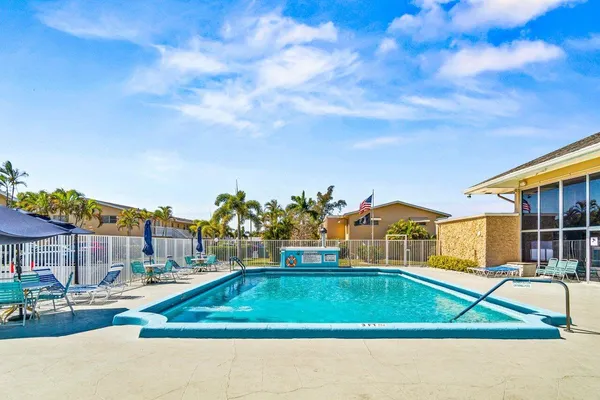 $2,000 | 2121 Northeast 1st Court, Unit 202, Boynton Beach, FL 33435