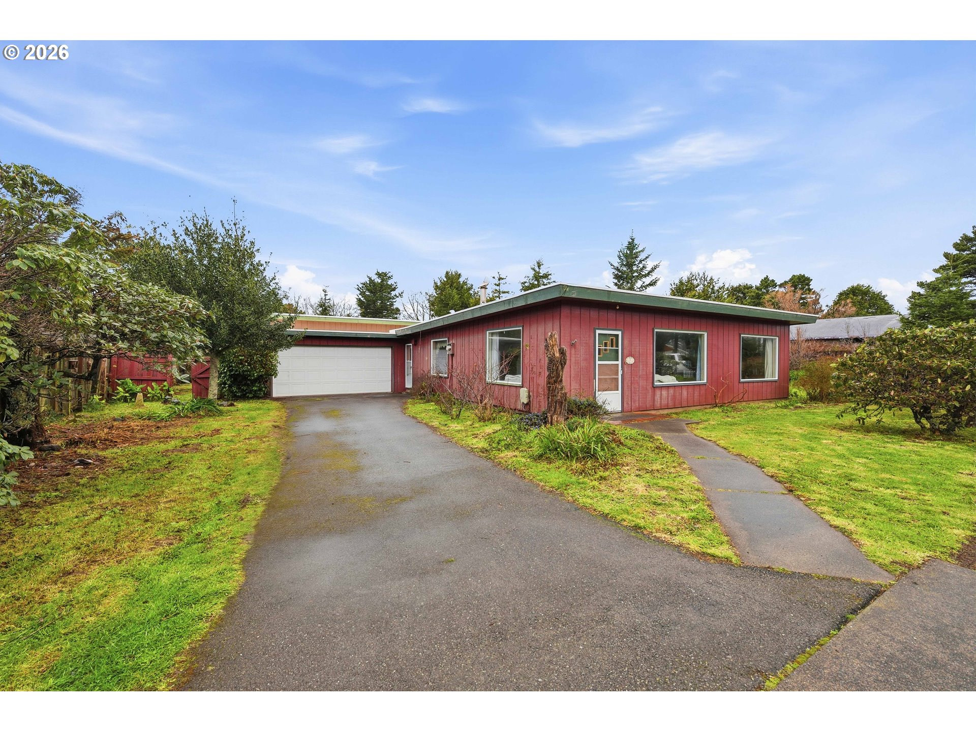 830 Chicago Avenue Southeast Bandon, OR 97411 - Photo 1 of 38