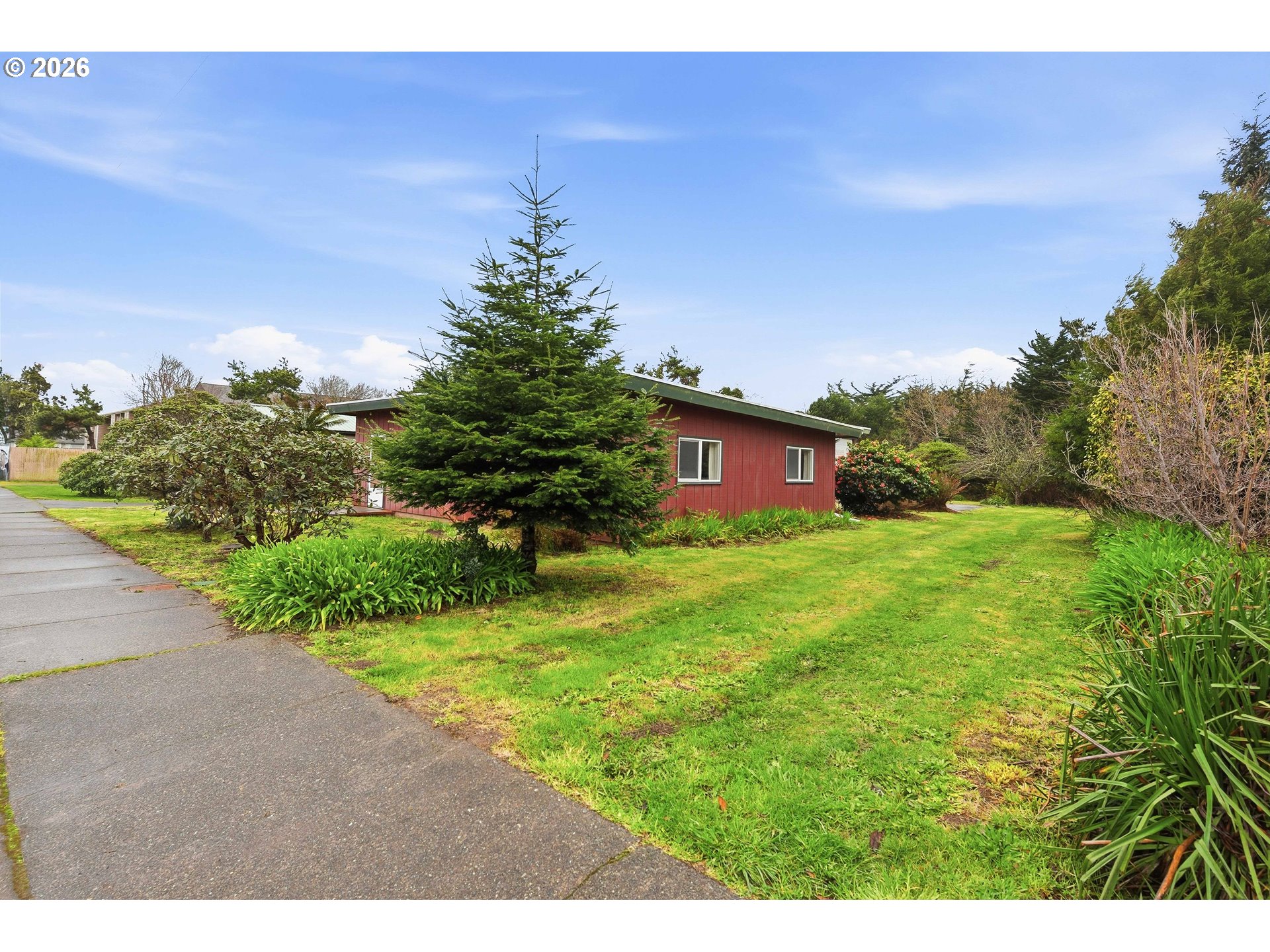 830 Chicago Avenue Southeast Bandon, OR 97411 - Photo 30 of 38