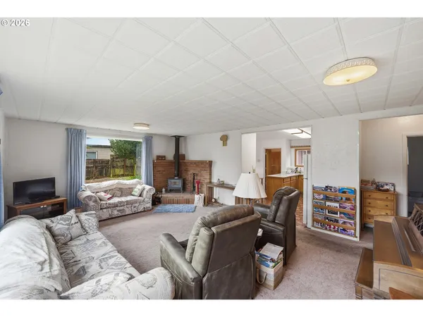 $450,000 | 830 Chicago Avenue Southeast, Bandon, OR 97411