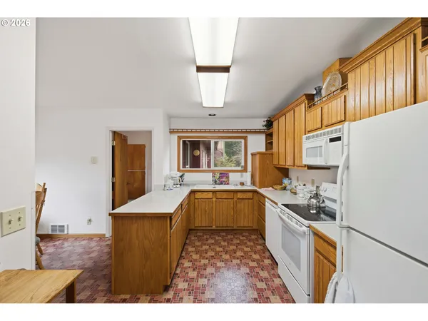 $450,000 | 830 Chicago Avenue Southeast, Bandon, OR 97411
