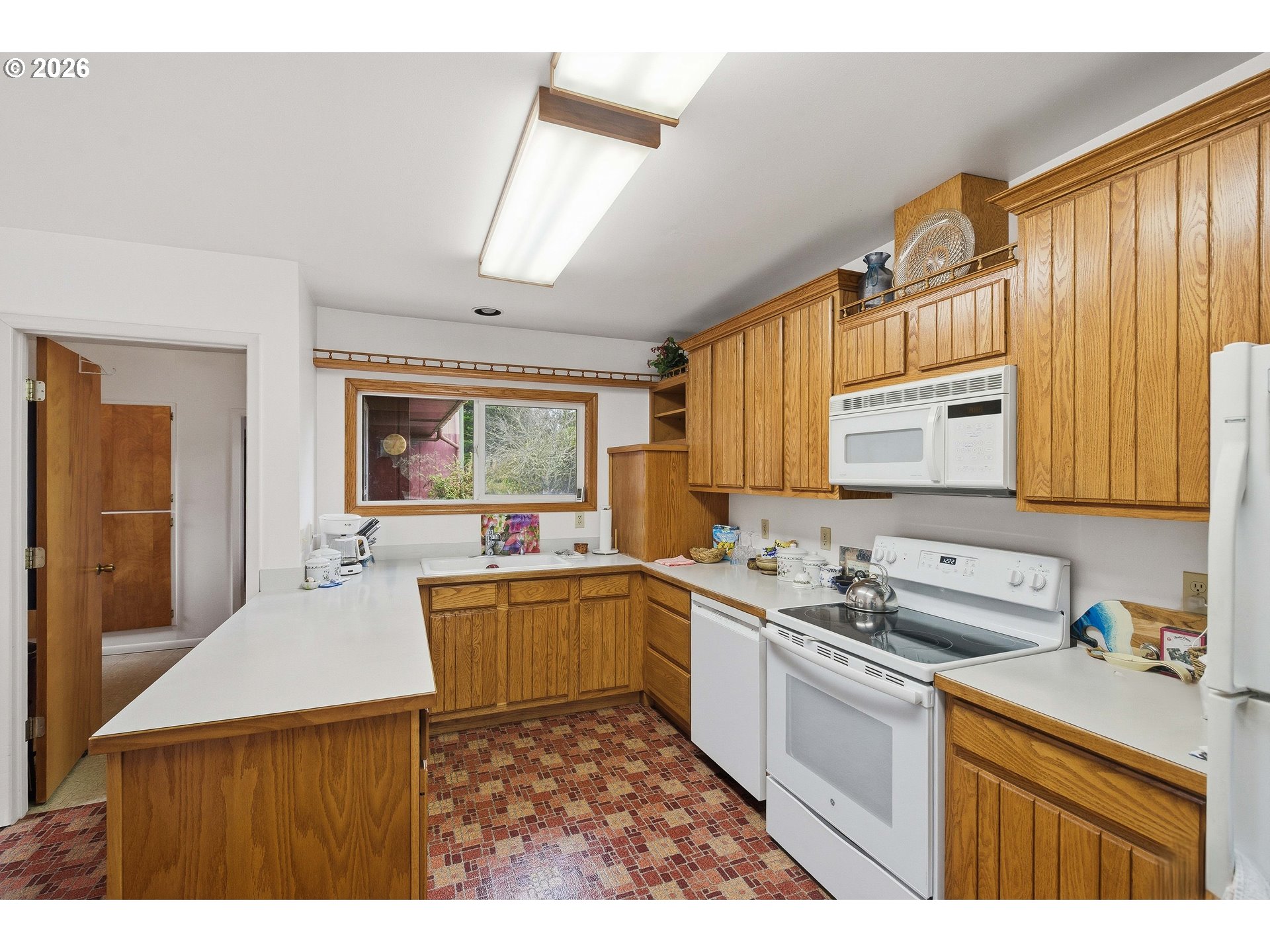 830 Chicago Avenue Southeast Bandon, OR 97411 - Photo 7 of 38