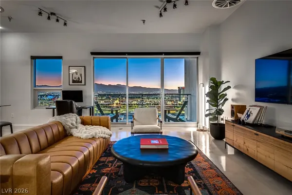 $2,500 | 200 Hoover Avenue, Unit 1502, Las Vegas, NV 89101