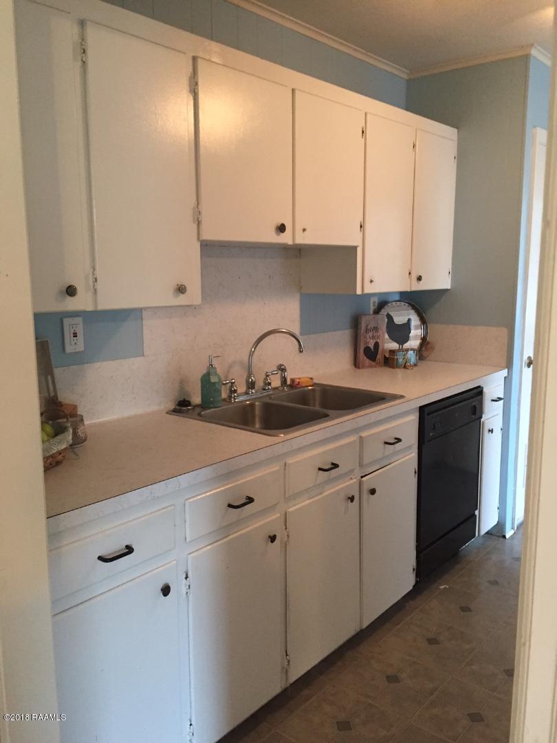 340 Rena Drive Lafayette, LA 70503 - Photo 10 of 31 340 Rena kitchen 2