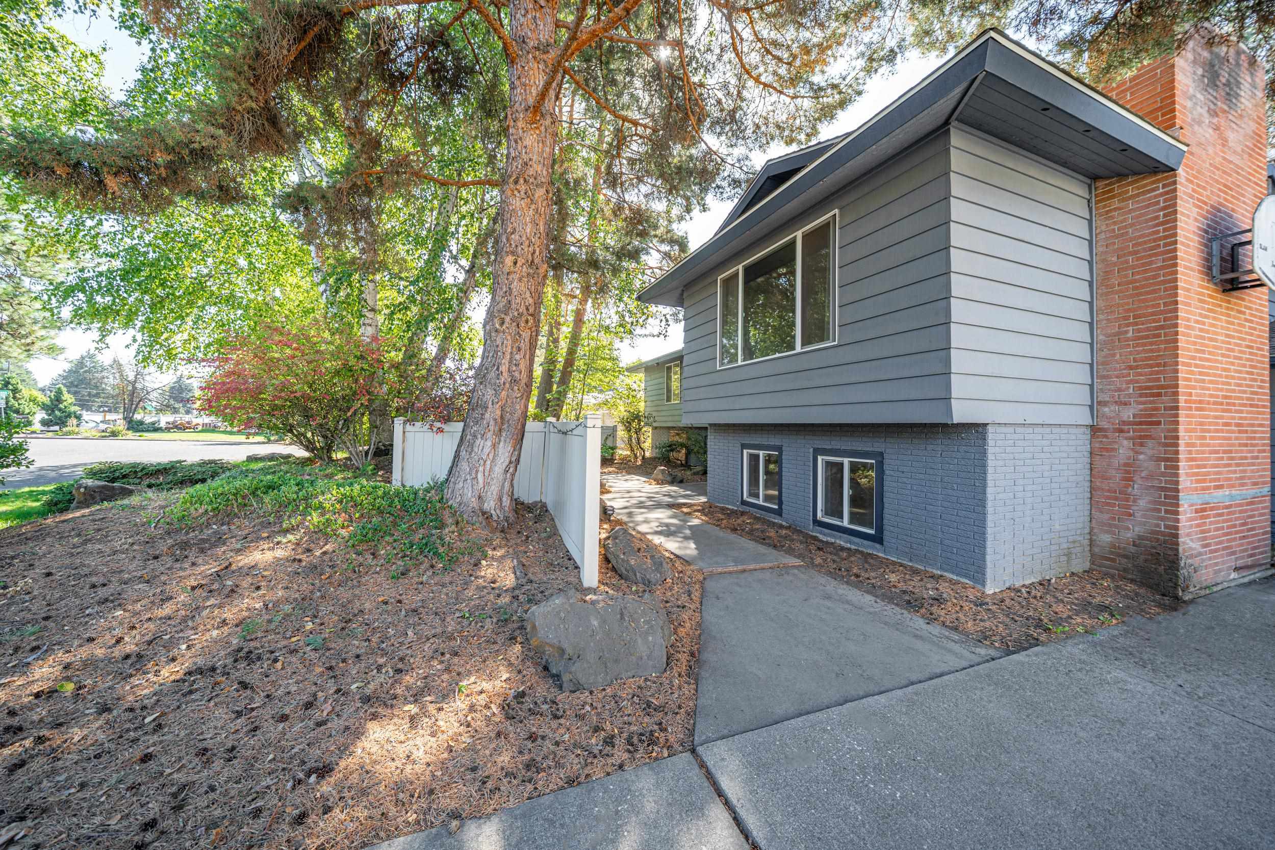 6018 South Stone Street Spokane, WA 99223 - Photo 3 of 50