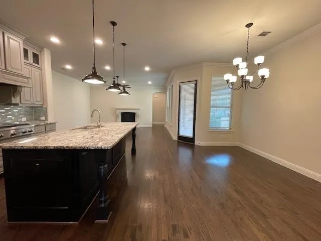 a view of a kitchen and kitchen island