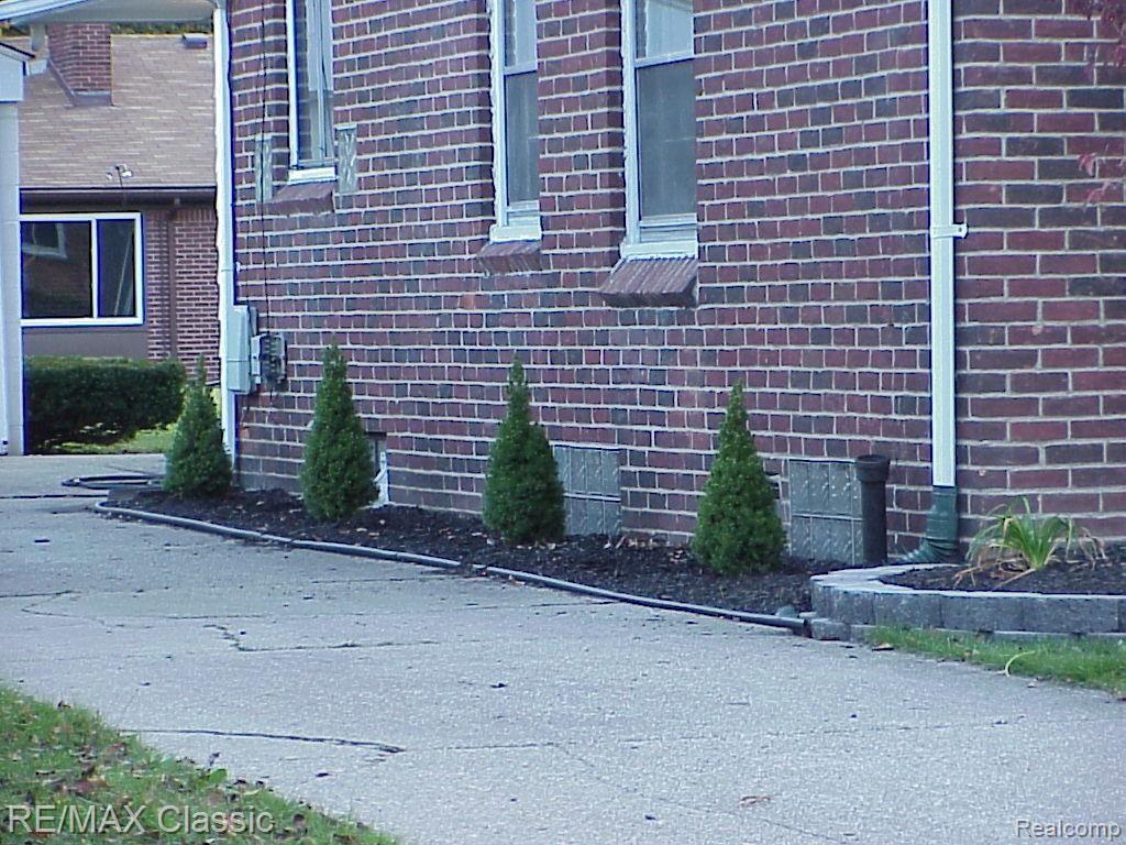 18115 Cornell Road Southfield, MI 48075 - Photo 14 of 22 NEW LANDSCAPING
