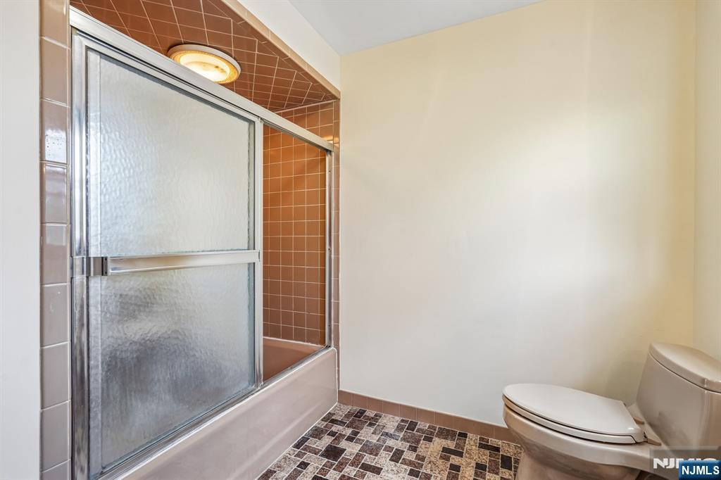 21 Ferncliff Road Bloomfield, NJ 07003 - Photo 20 of 46
