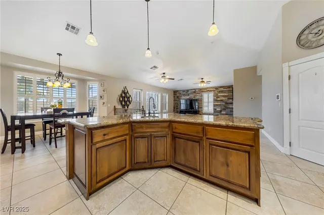 $7,500 | 200 West Desert Rose Drive, Henderson, NV 89015