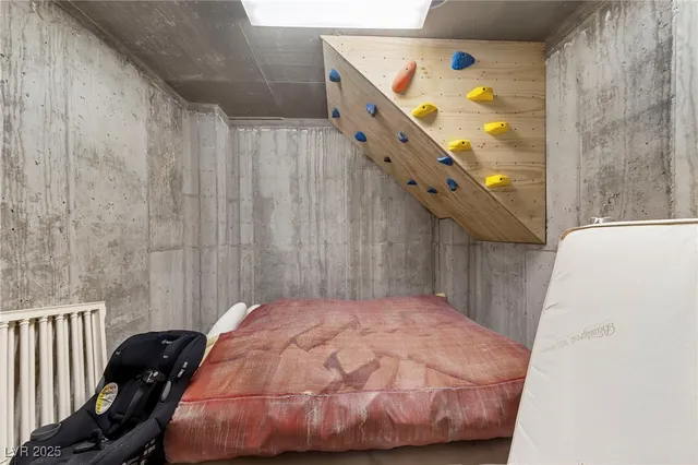 $7,500 | 200 West Desert Rose Drive, Henderson, NV 89015