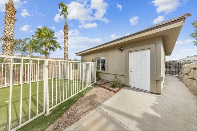 $7,500 | 200 West Desert Rose Drive, Henderson, NV 89015