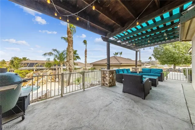 $7,500 | 200 West Desert Rose Drive, Henderson, NV 89015