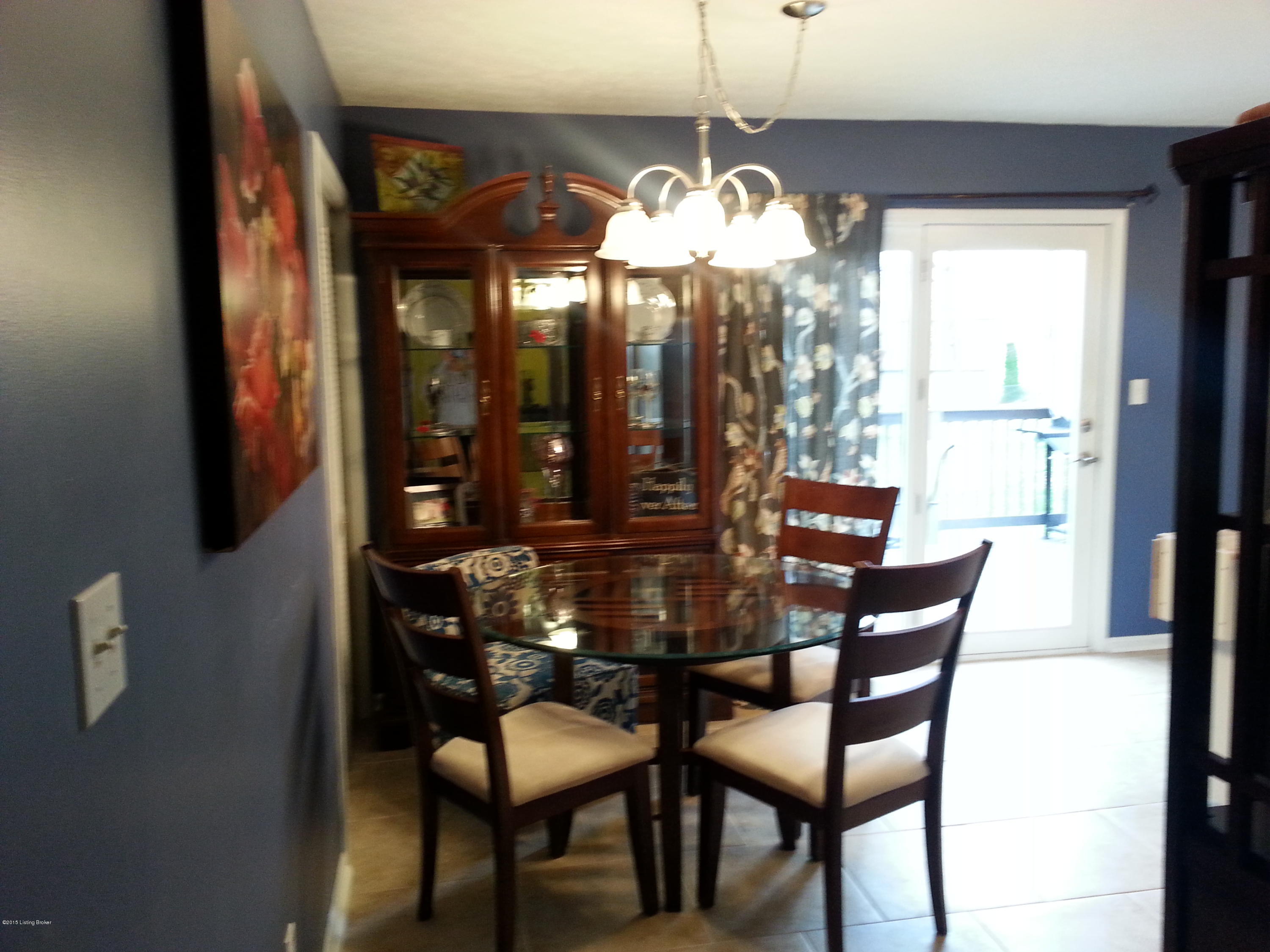 10301 Vantage Road Jeffersontown, KY 40299 - Photo 14 of 54 Eat-in Kitchen