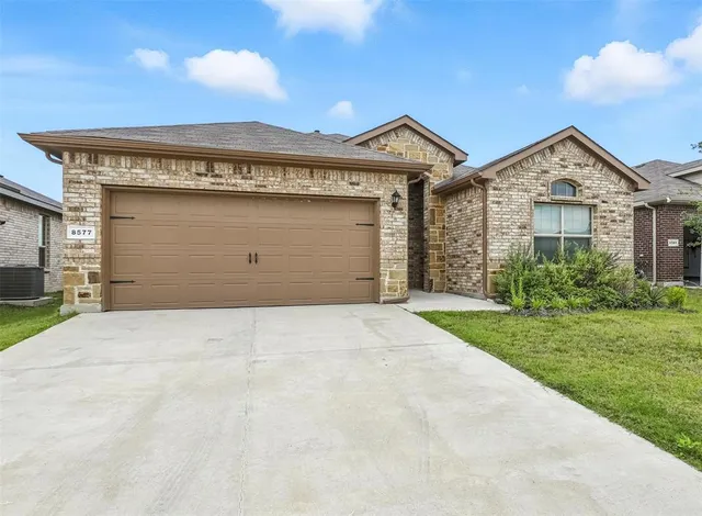 $2,300 | 8577 Big Apple Drive, Fort Worth, TX 76179