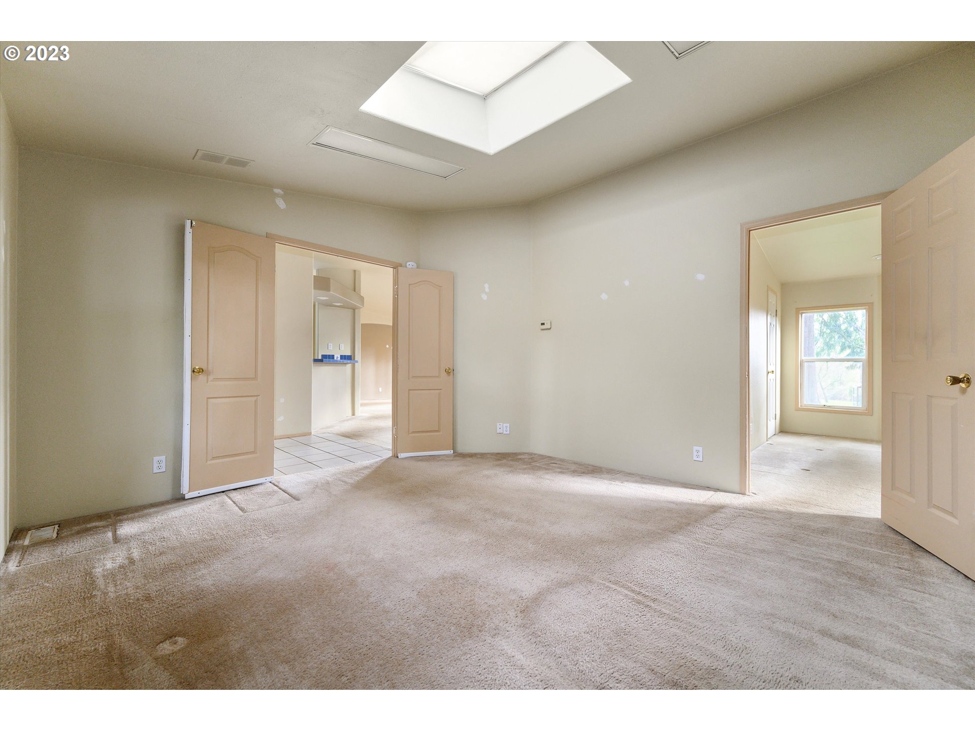42264 Southeast Locksmith Lane Sandy, OR 97055 - Photo 13 of 36 a view of an empty room with closet and a window