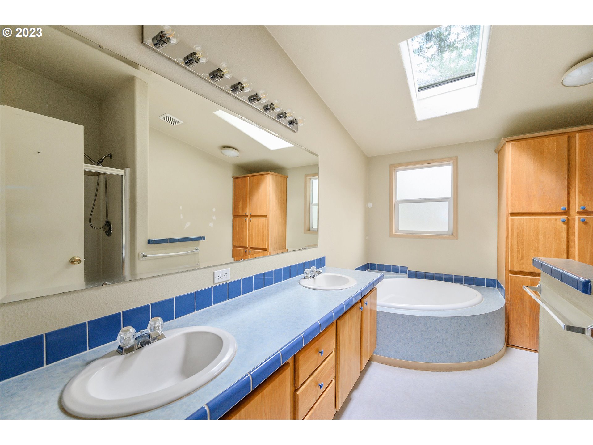 42264 Southeast Locksmith Lane Sandy, OR 97055 - Photo 16 of 36 a bathroom with a tub sink and mirror