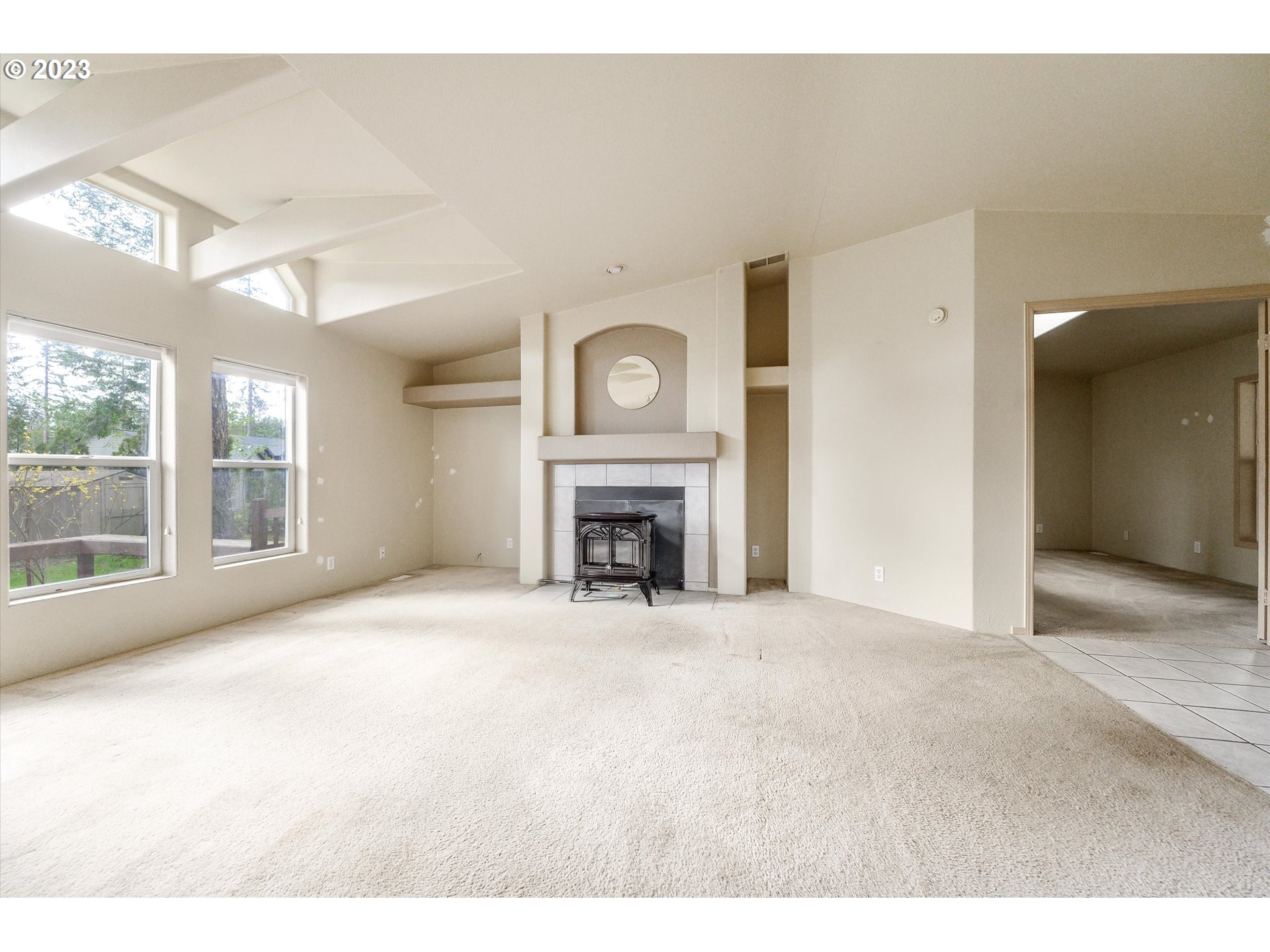 42264 Southeast Locksmith Lane Sandy, OR 97055 - Photo 4 of 36 a big room with windows and a fireplace