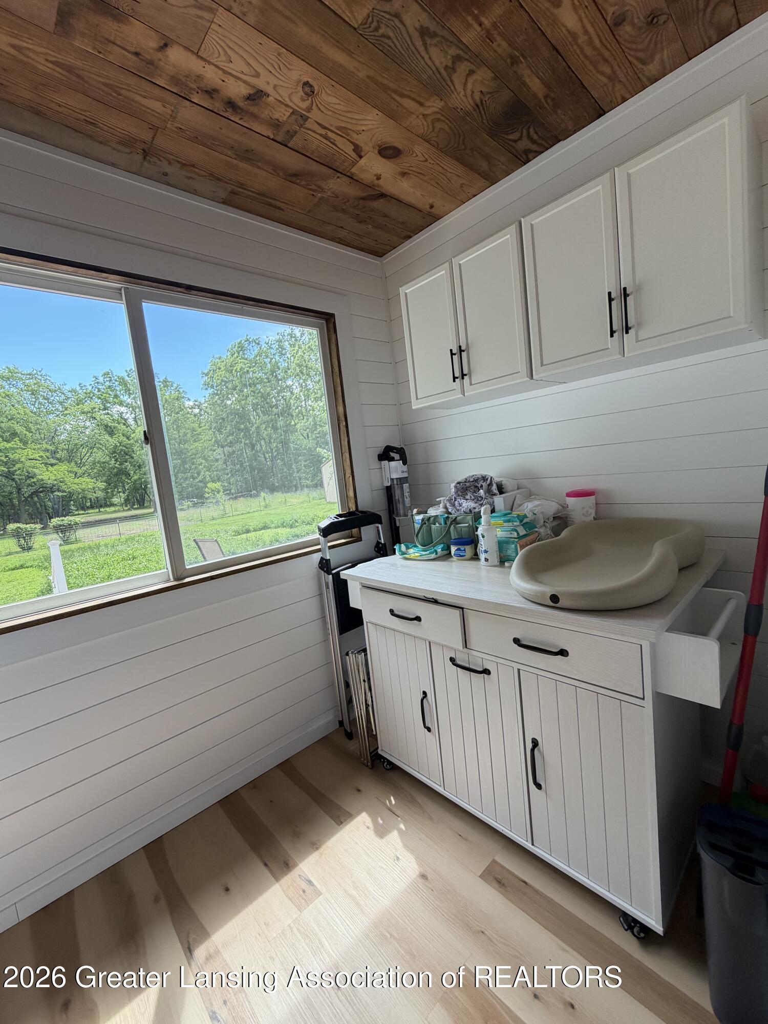 5429 South Waverly Road Lansing, MI 48911 - Photo 18 of 39 IMG_3649