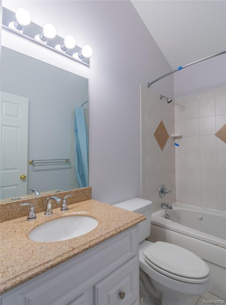 31501 Evergreen Road Franklin, MI 48025 - Photo 43 of 52 3rd floor full bath