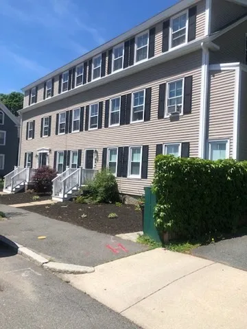 $2,400 | 26 Stone Street, Unit 3, Beverly, MA 01915