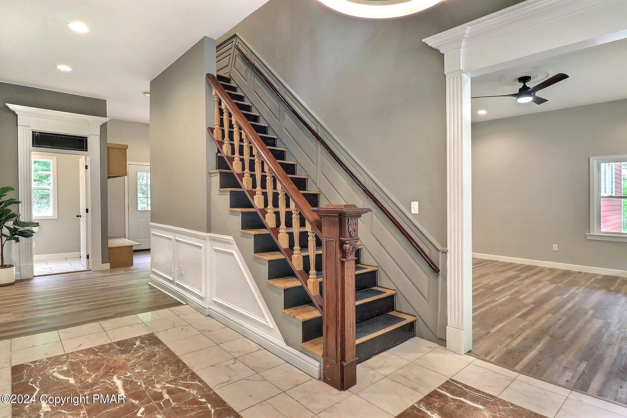 333 Merwinsburg Road Effort, PA 18330 - Photo 11 of 55 Foyer