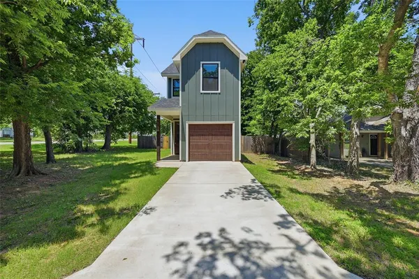 $1,550 | 931 West Collins Street, Denison, TX 75020