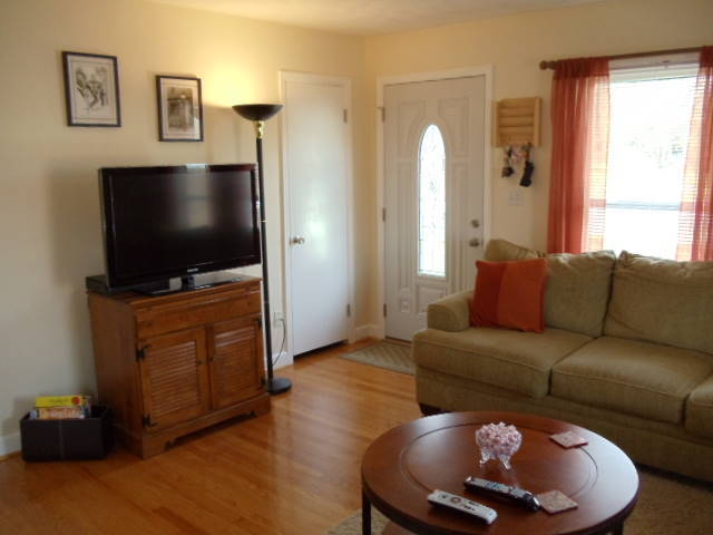 1766 Glendon Road Salem, VA 24153 - Photo 4 of 37 Living Room