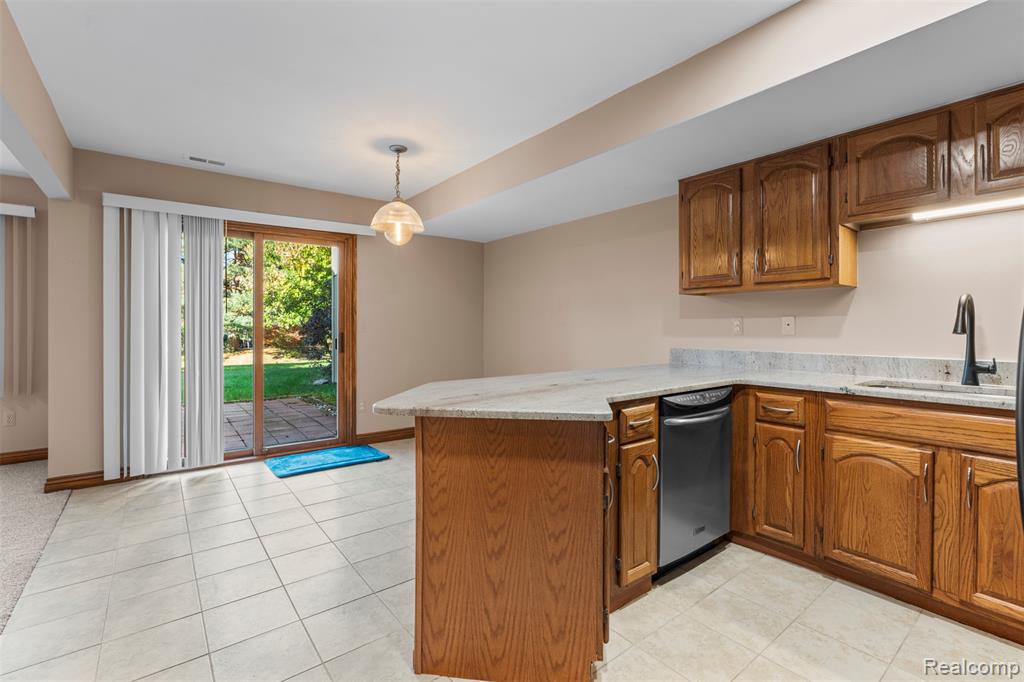 2289 Rochelle Park Drive Rochester Hills, MI 48309 - Photo 6 of 39