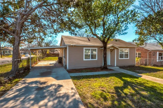 $179,900 | 1501 West Boyce Avenue, Fort Worth, TX 76115