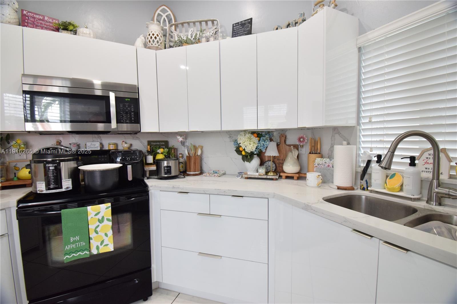 24980 Southwest 127th Court Homestead, FL 33032 - Photo 8 of 51