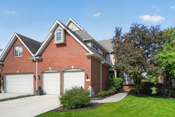 $610,000 | 1212 Connamara Court, Westmont, IL 60559